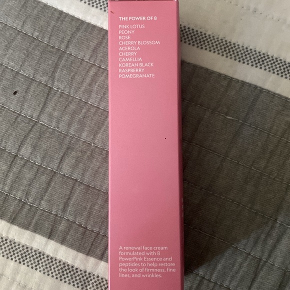 Yensa 
PINK LOTUS PEPTIDE RENEWAL FACE CREAM - Picture 6 of 7